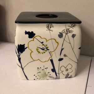 BRAND NEW CERAMIC FLORAL TISSUE BOX